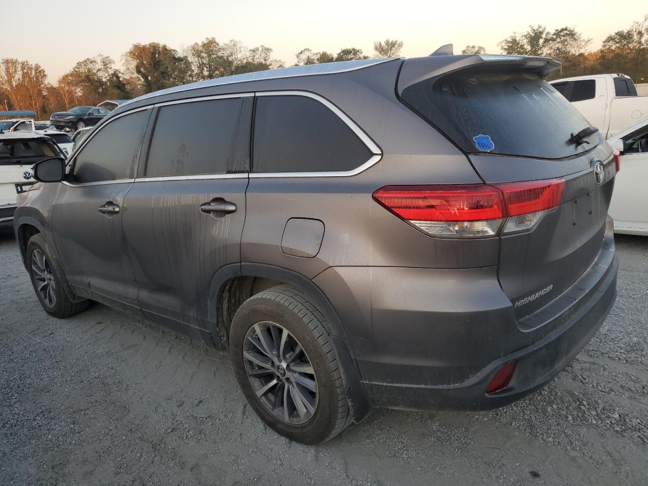 2019 Toyota Highlander - Image 2