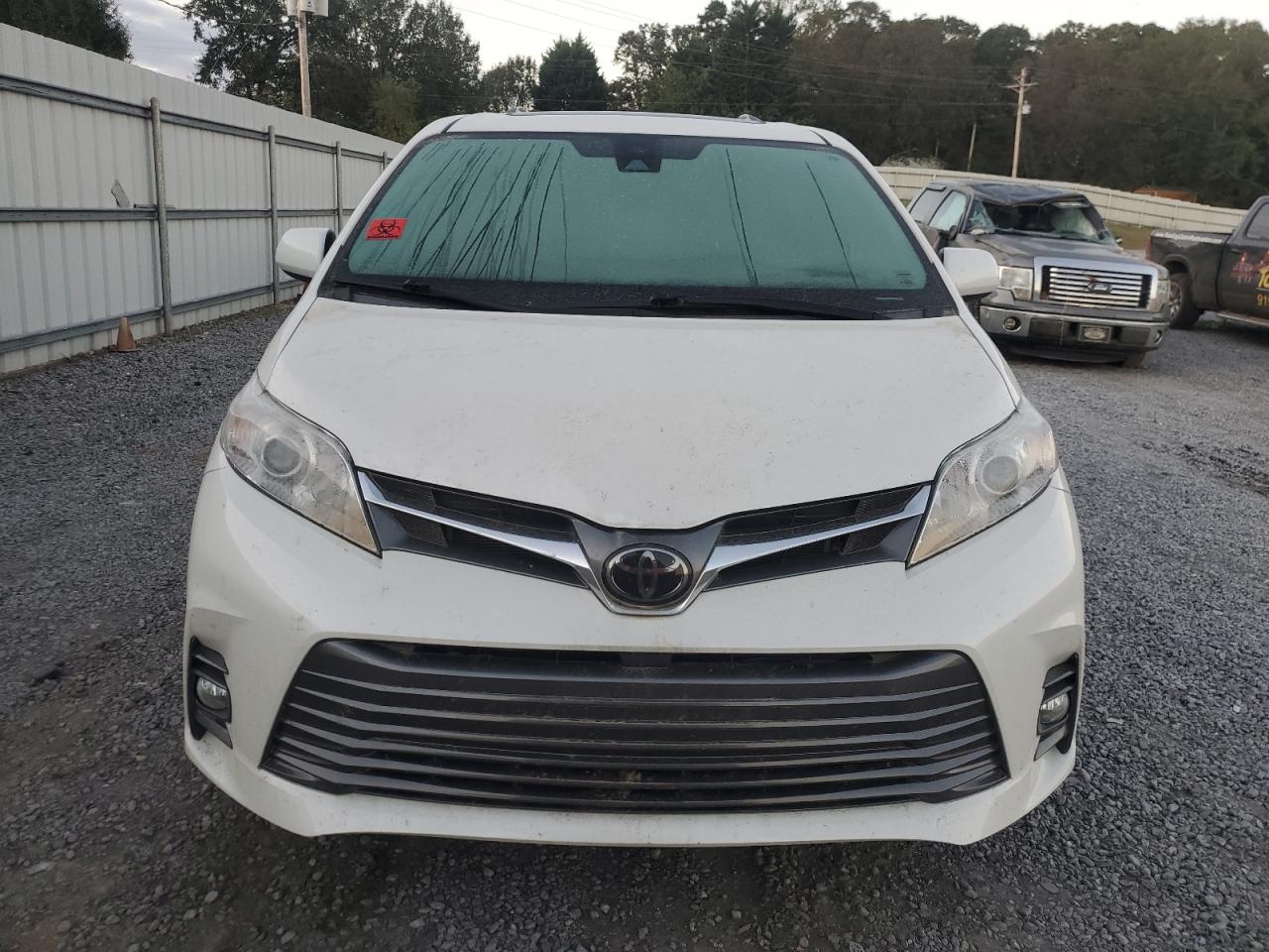 2020 Toyota Sienna - Image 5