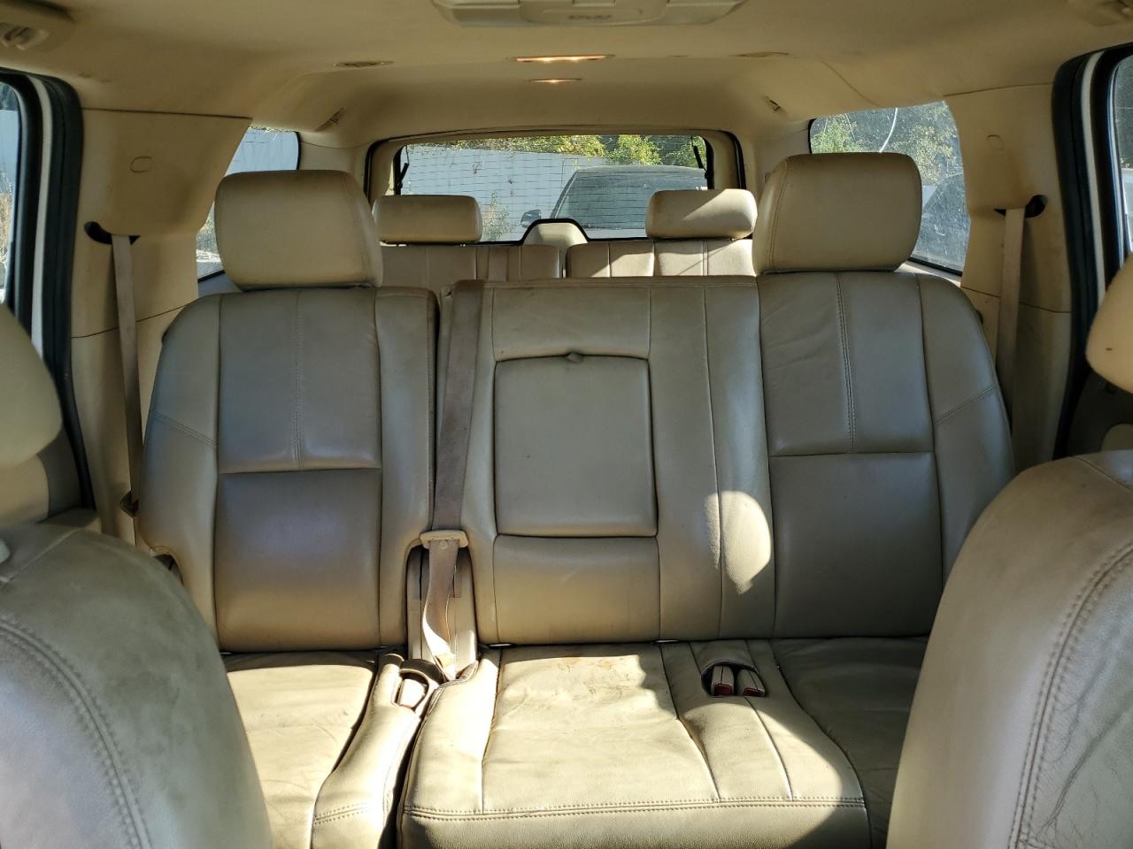 2011 Chevrolet Suburban - Image 10