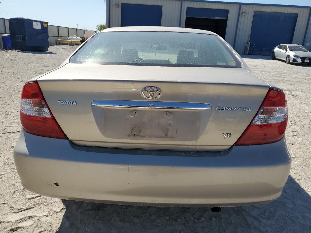 2004 Toyota Camry Le VIN: 4T1BF30K14U586664 Lot: 74350304