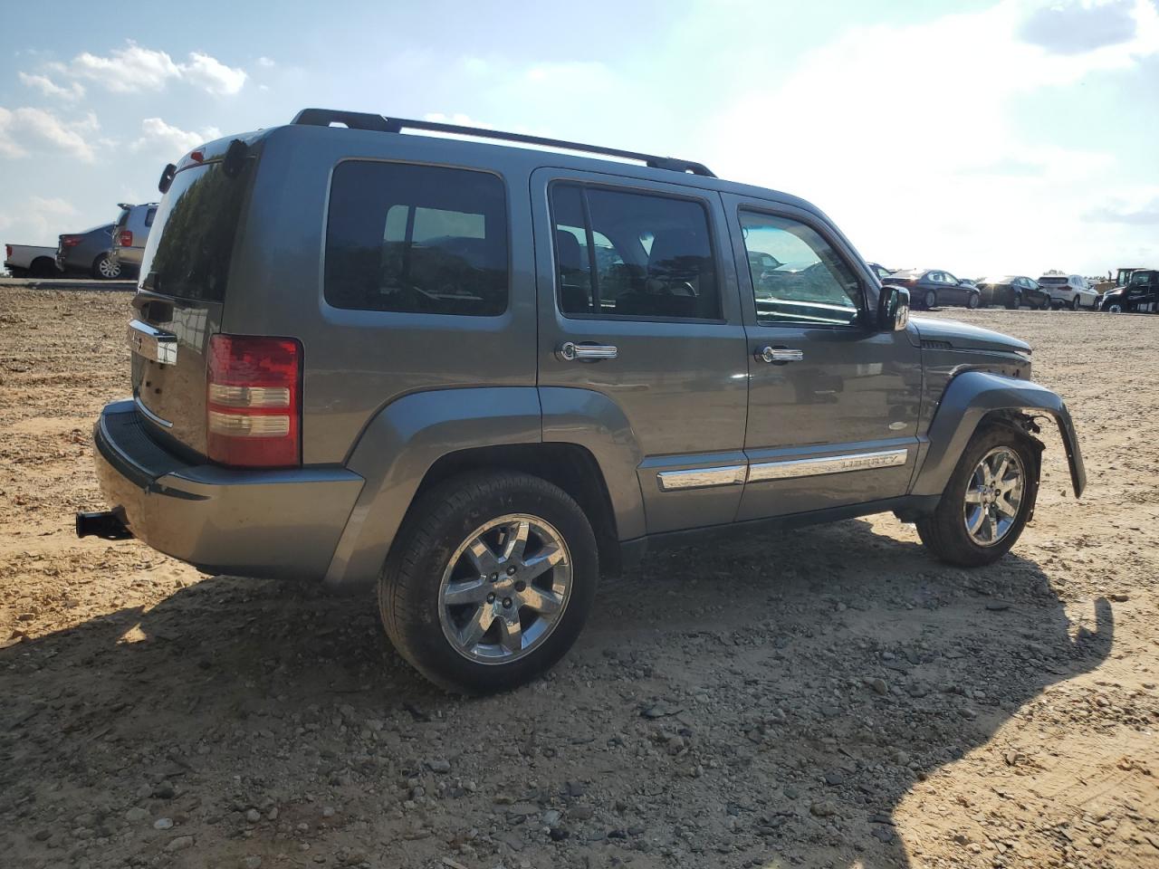 2012 Jeep Liberty (North America) - Image 3