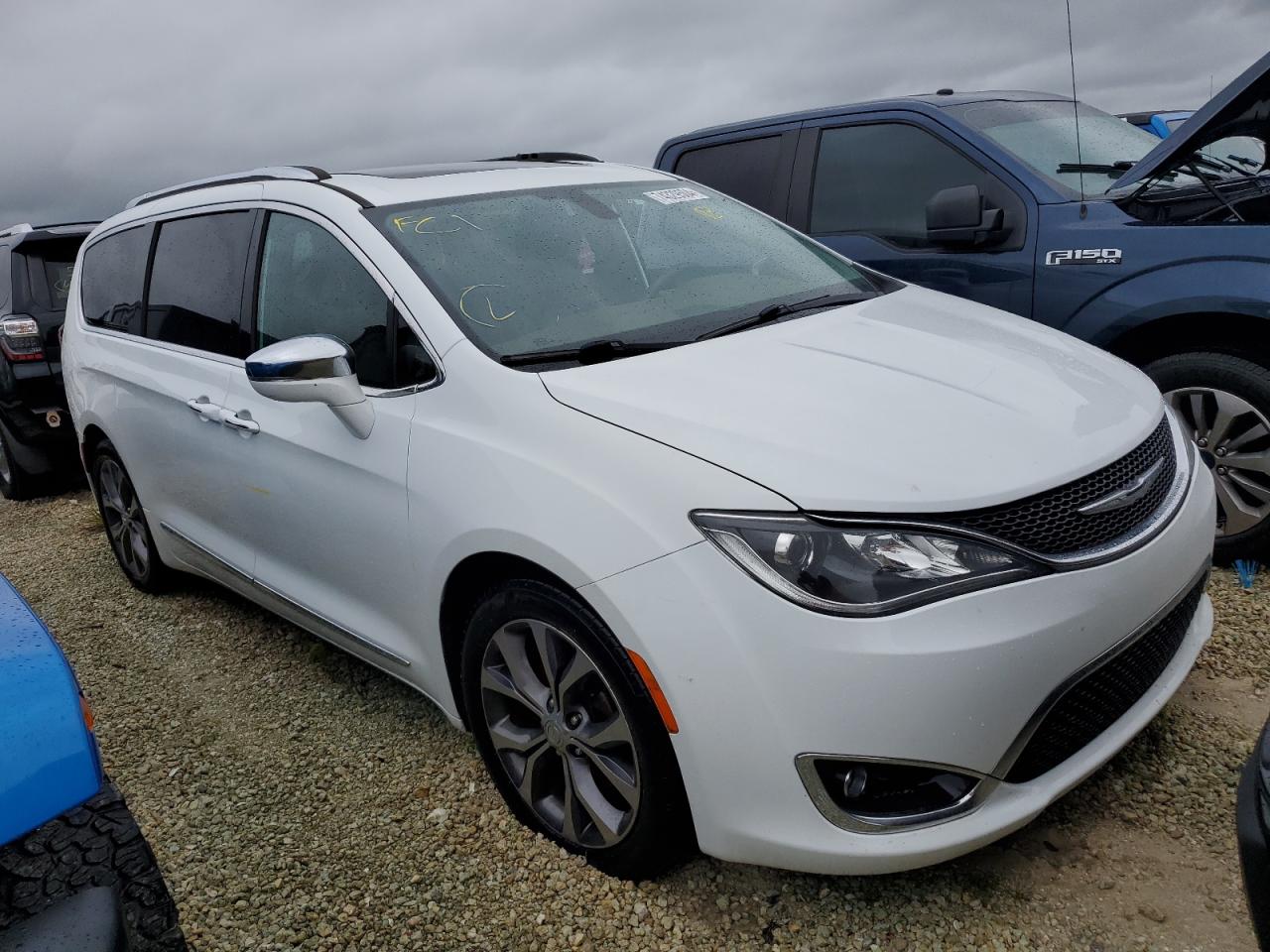 2017 Chrysler Pacifica - Image 4