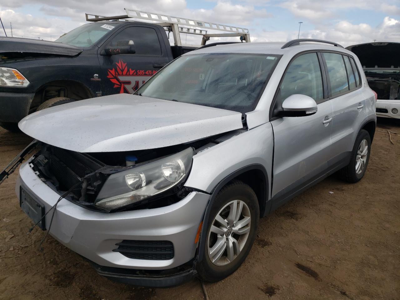 VIN WVGBV7AX0HK021327 2017 VOLKSWAGEN TIGUAN no.1