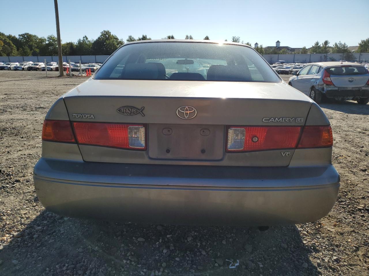 4T1BF22K1YU110802 2000 Toyota Camry Le