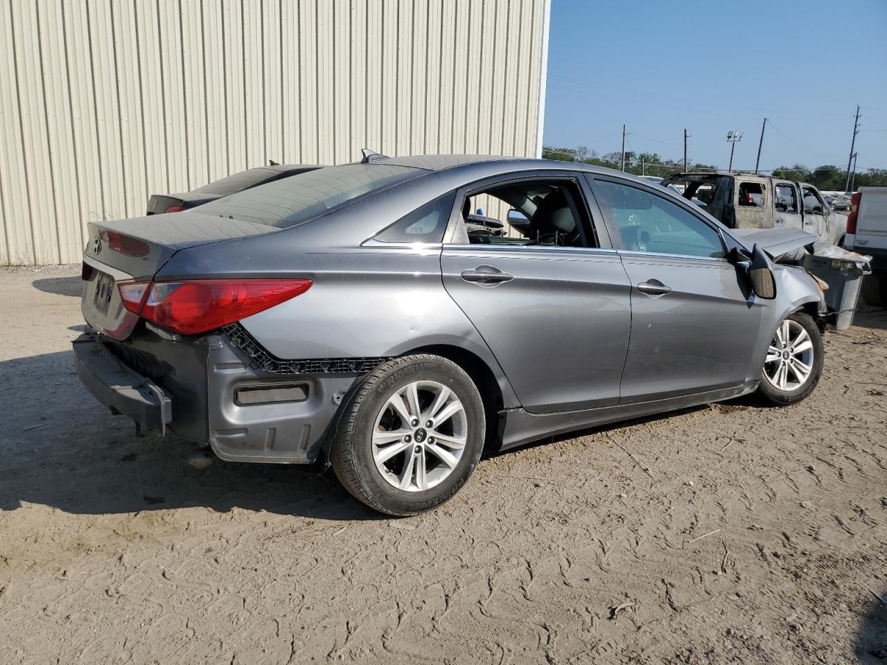 2012 Hyundai Sonata - Image 3