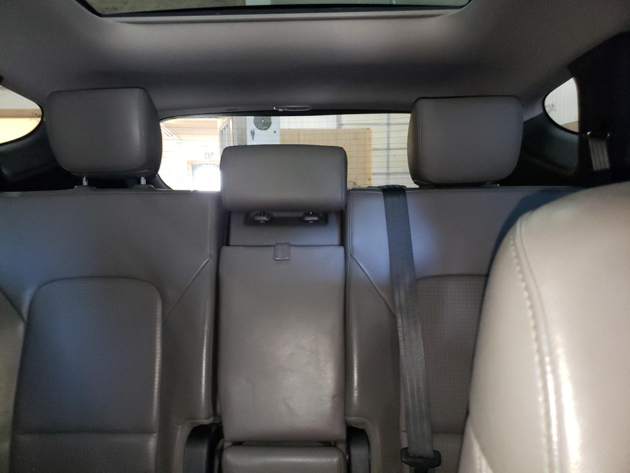 2013 Hyundai Santa Fe - Image 10
