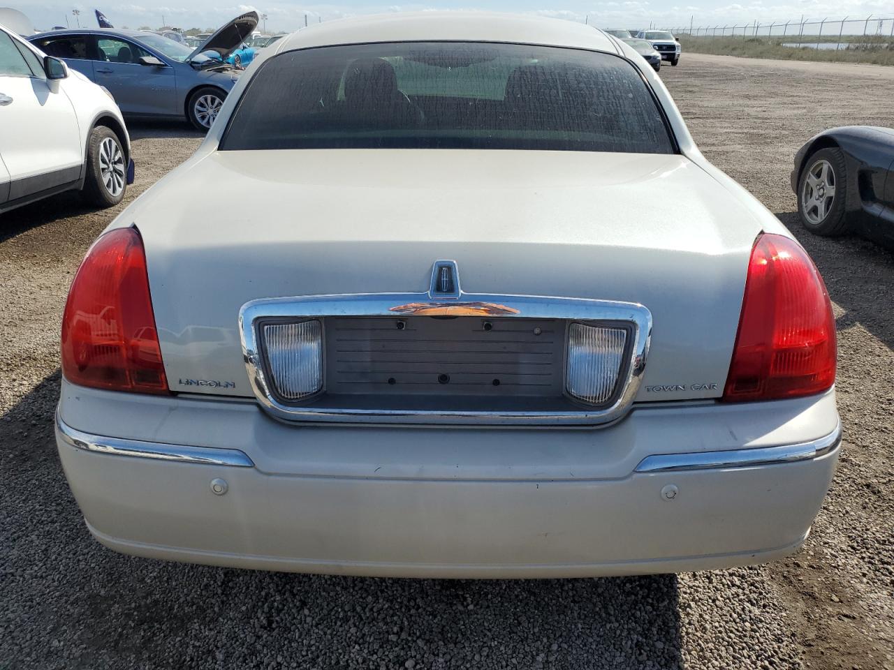 2005 Lincoln Town Car Signature VIN: 1LNHM81W75Y664857 Lot: 73982074