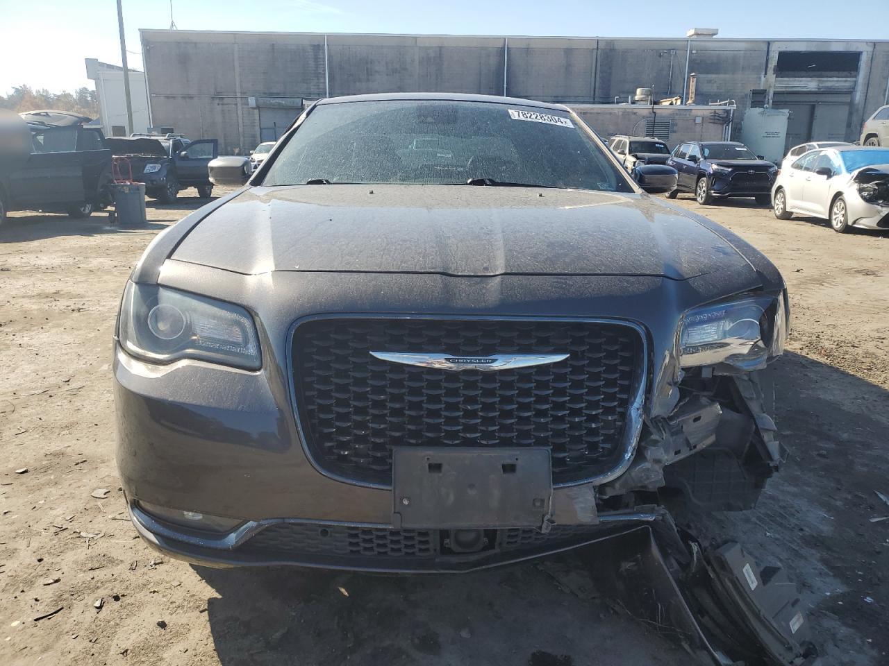 2018 Chrysler 300 - Image 5