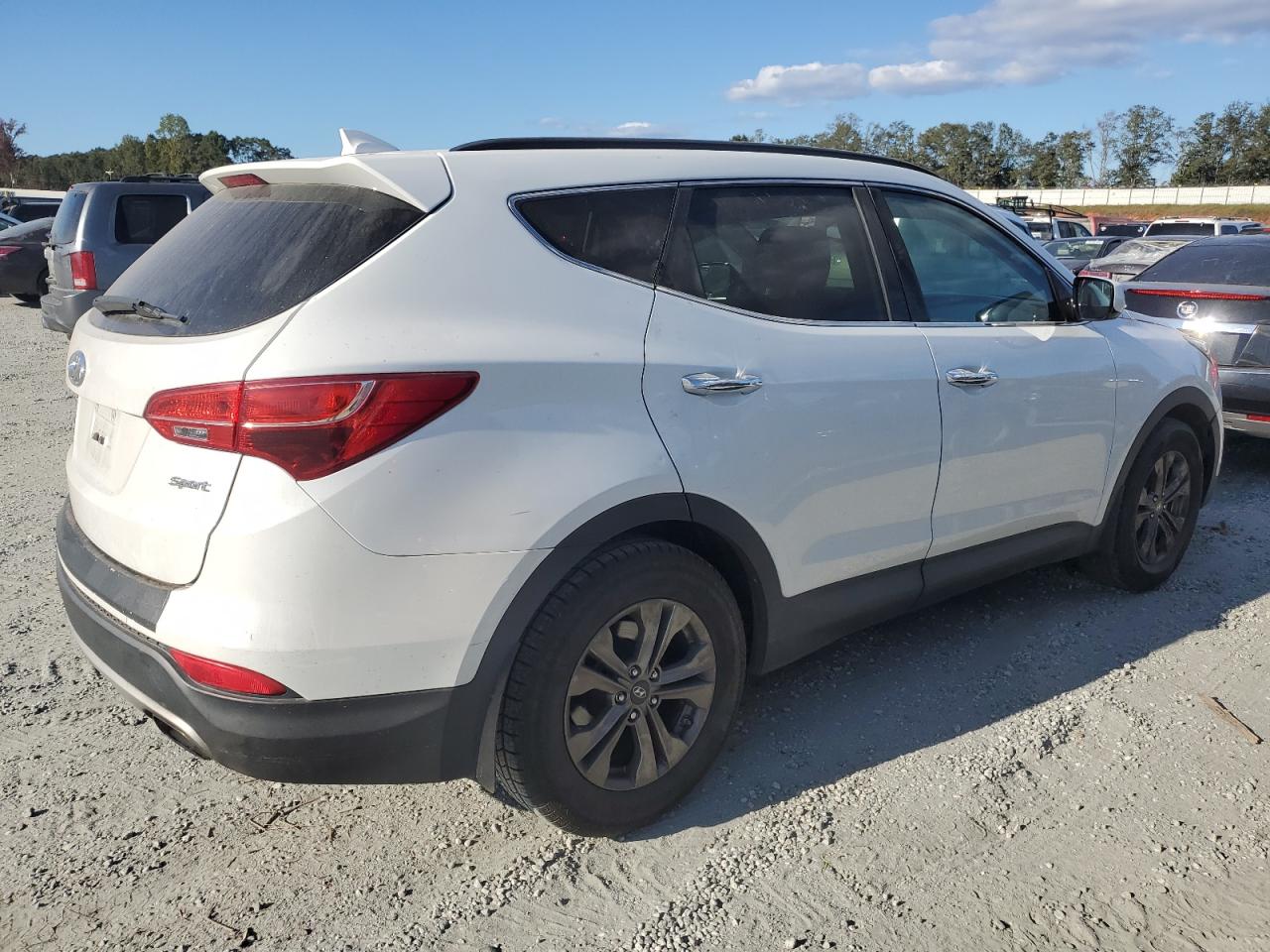 2016 Hyundai Santa Fe - Image 3