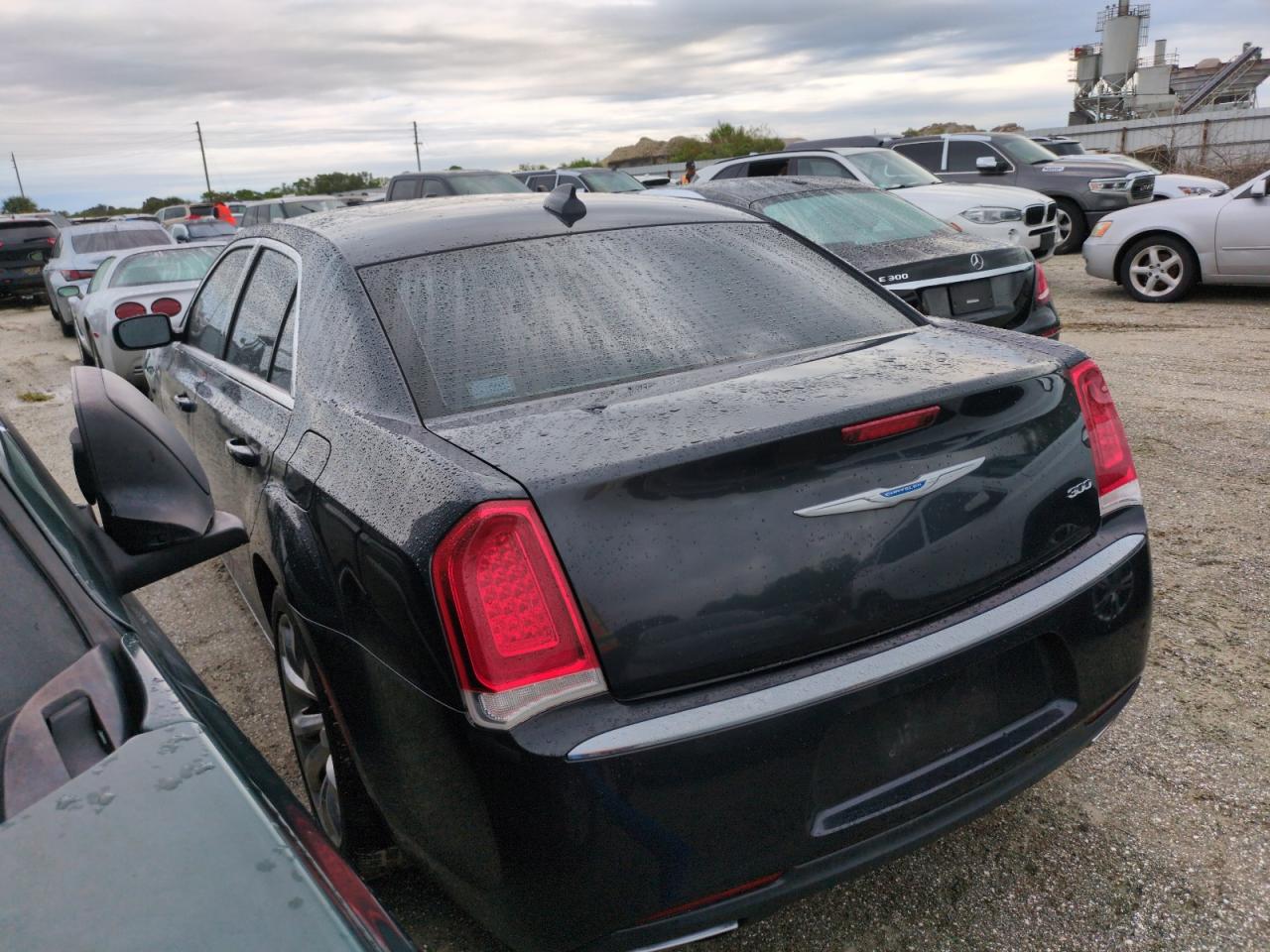 2017 Chrysler 300 - Image 2