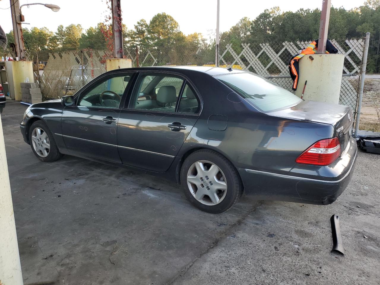 2004 Lexus LS - Image 2
