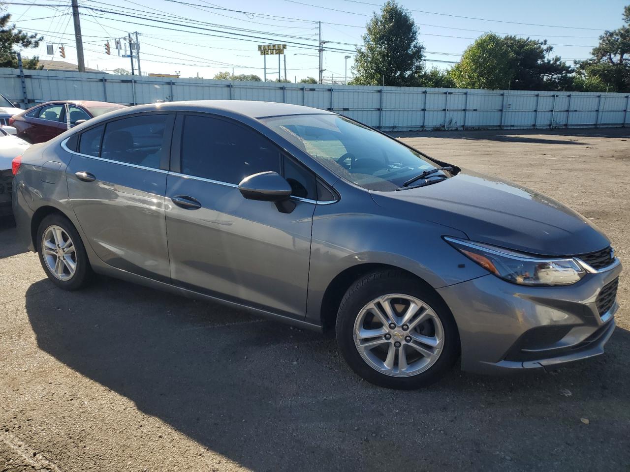 2018 Chevrolet Cruze - Image 4