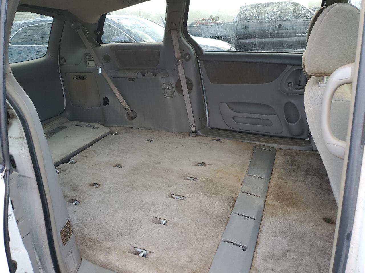 2006 Toyota Sienna - Image 11