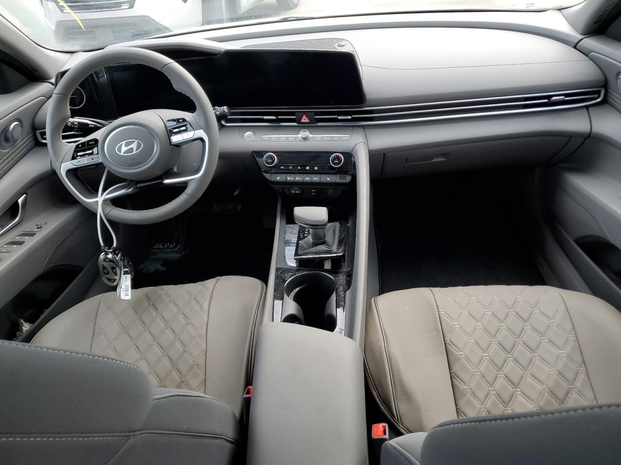 2024 Hyundai Elantra - Image 8