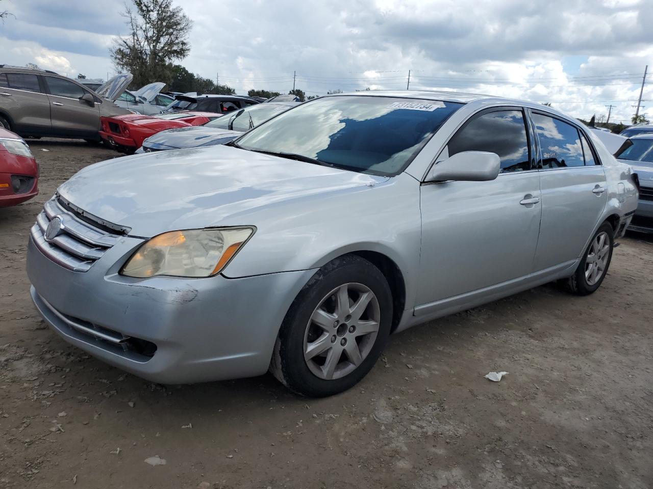 2005 Toyota Avalon - Image 1