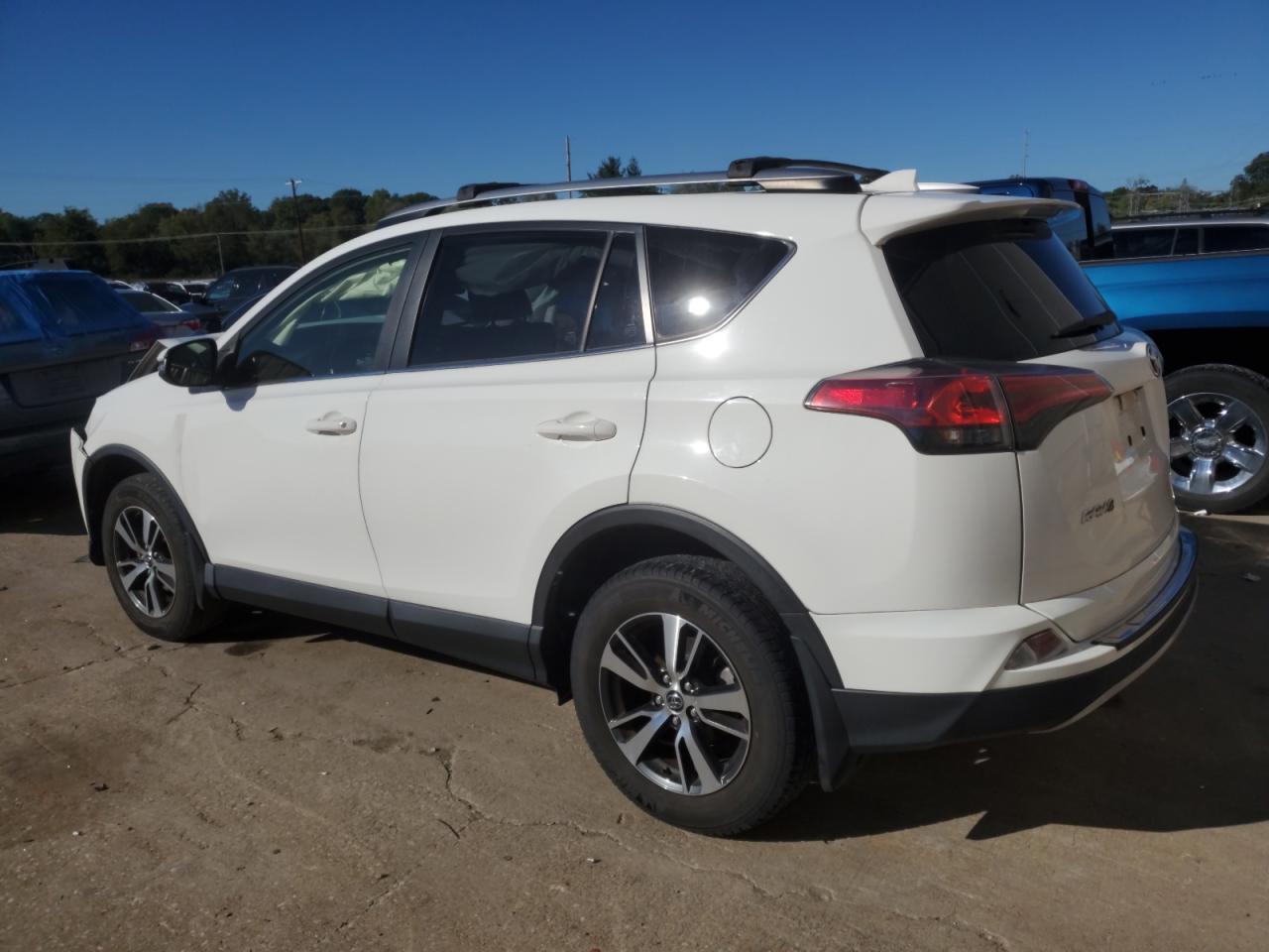 2018 Toyota RAV 4 - Image 2