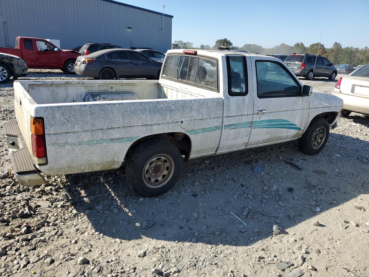 1995 Nissan Titan - Image 3