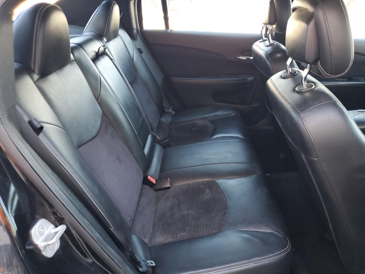 2013 Chrysler 200 - Image 10