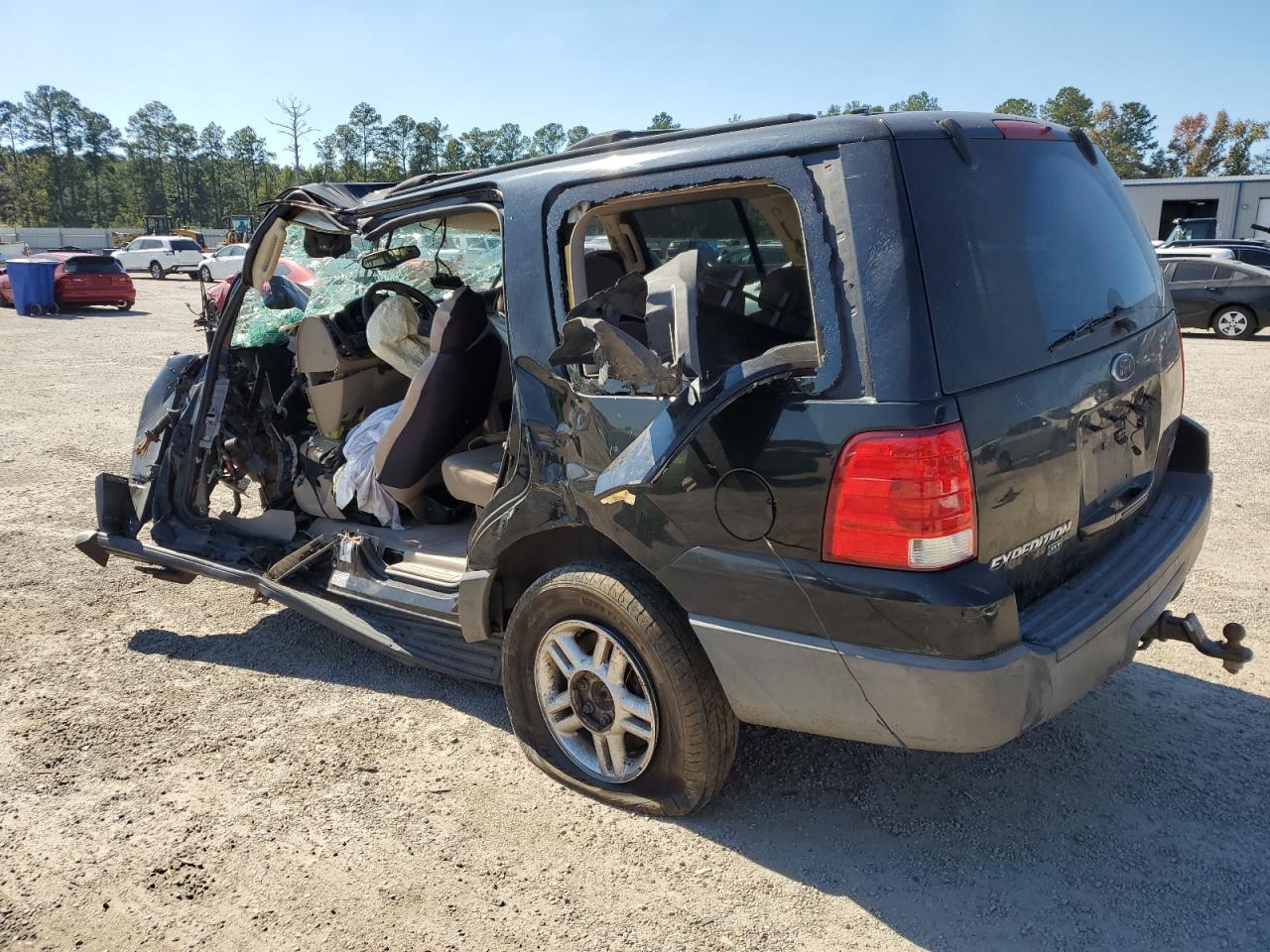 2004 Ford Expedition - Image 2