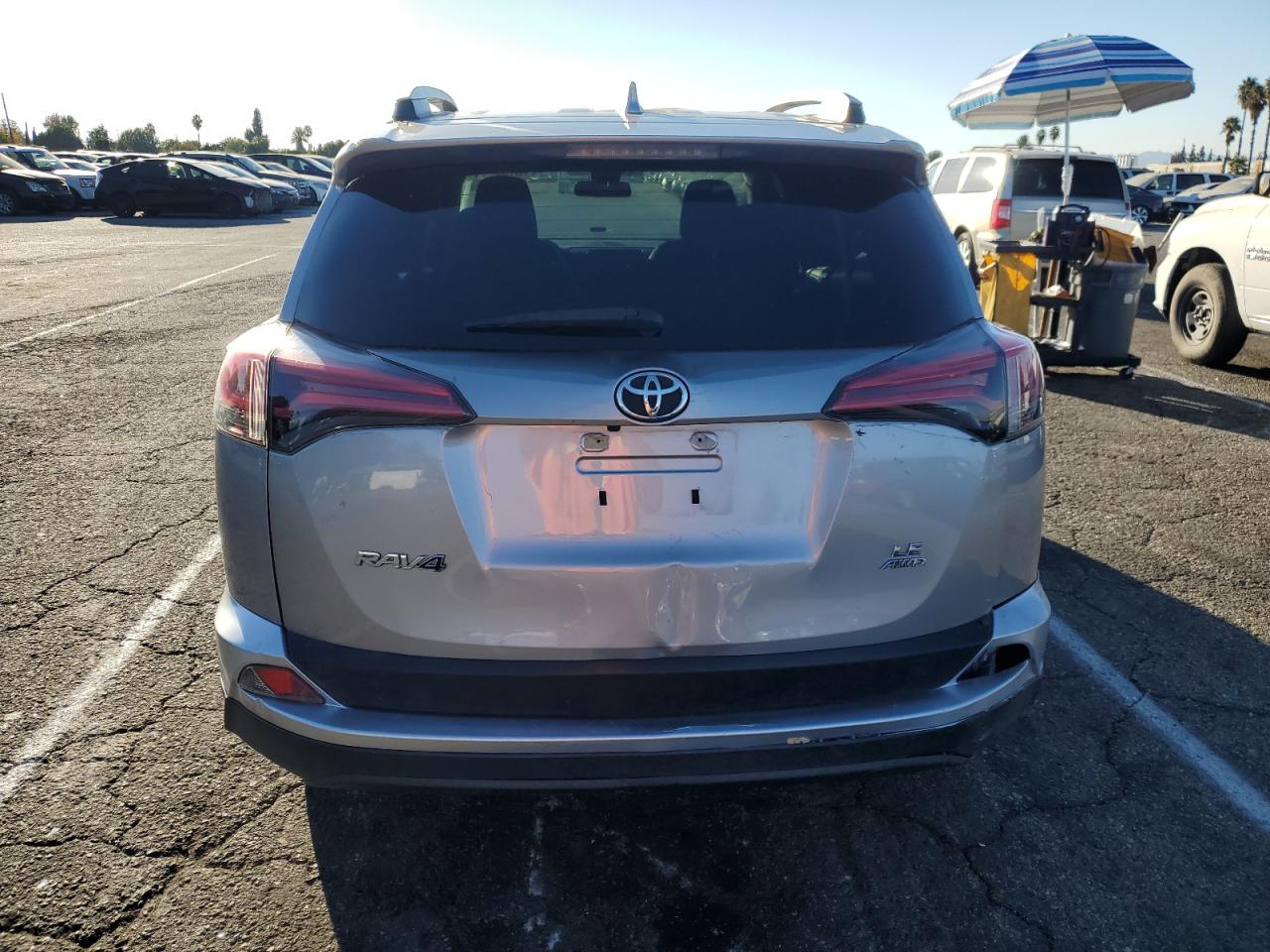 2T3BFREV0HW660000 2017 Toyota Rav4 Le