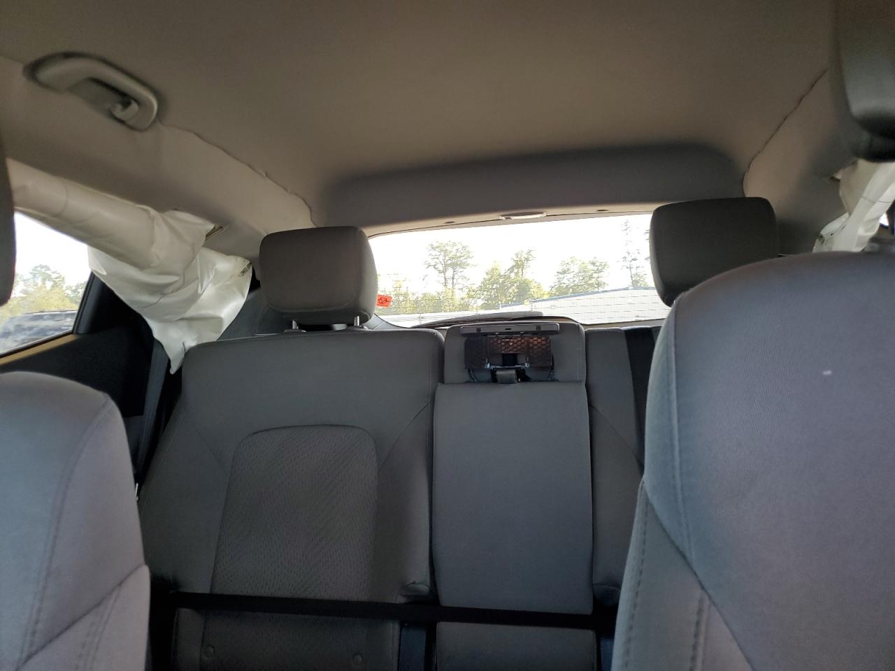 2016 Hyundai Santa Fe - Image 10