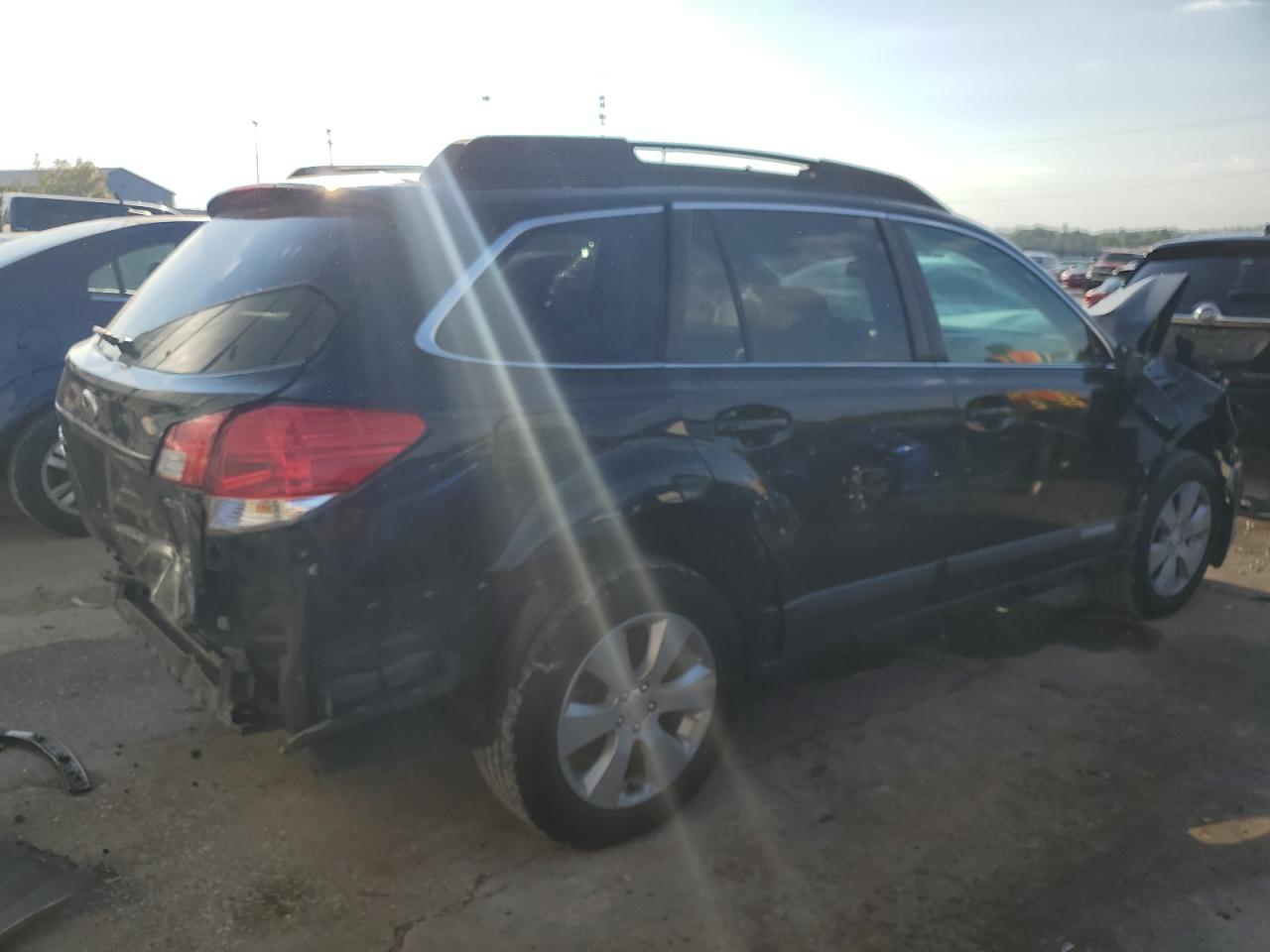 2010 Subaru Outback - Image 3