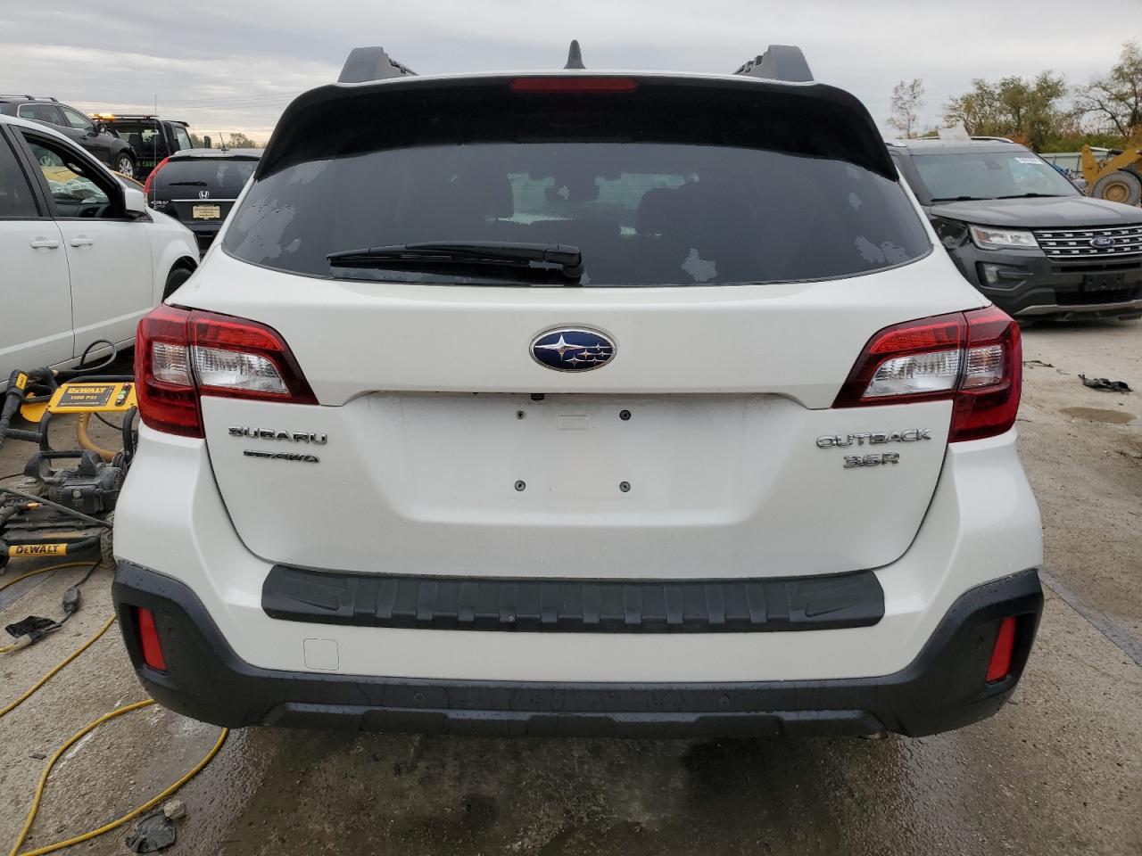 2018 Subaru Outback 3.6R Limited VIN: 4S4BSENC3J3298297 Lot: 76830164