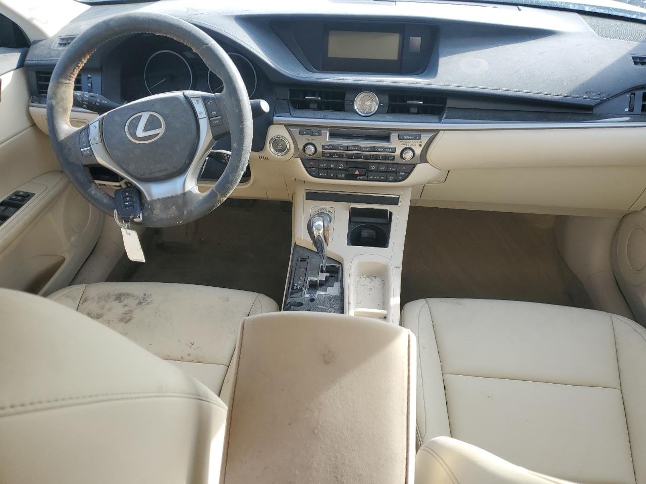 2014 Lexus ES - Image 8