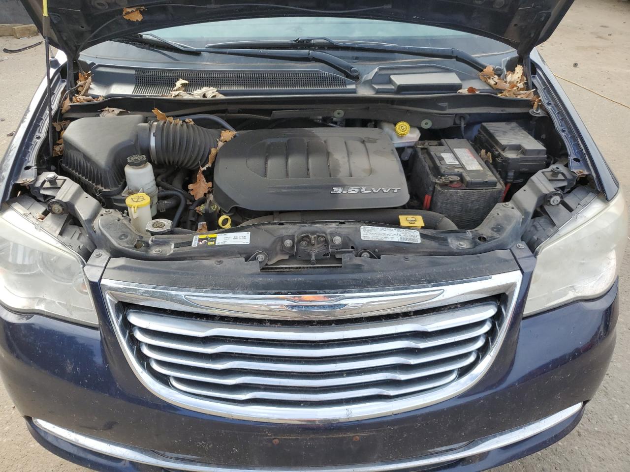 2013 Chrysler Town & Country - Image 12