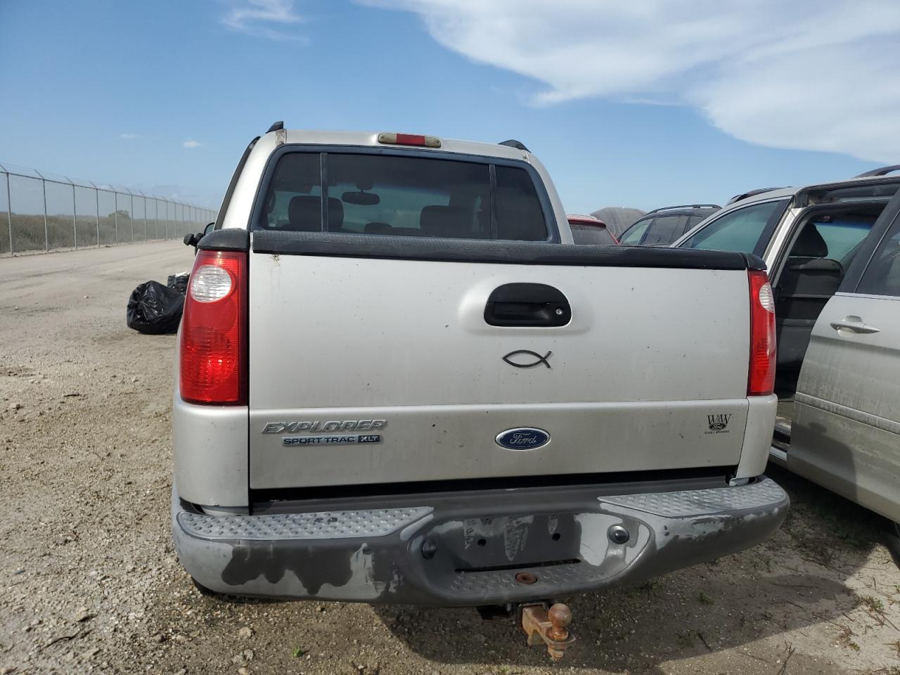 2005 Ford Explorer - Image 6