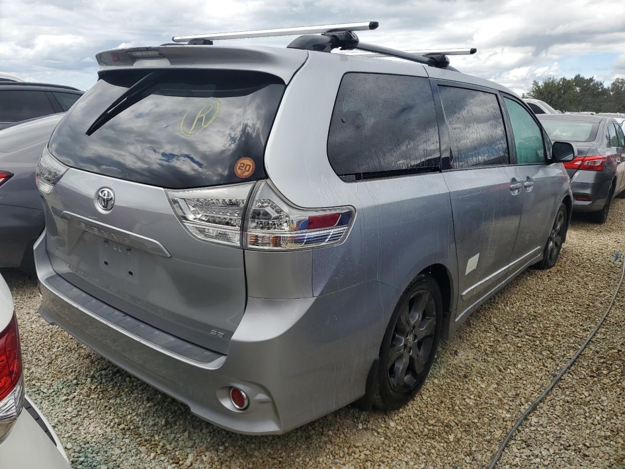 2016 Toyota Sienna - Image 3