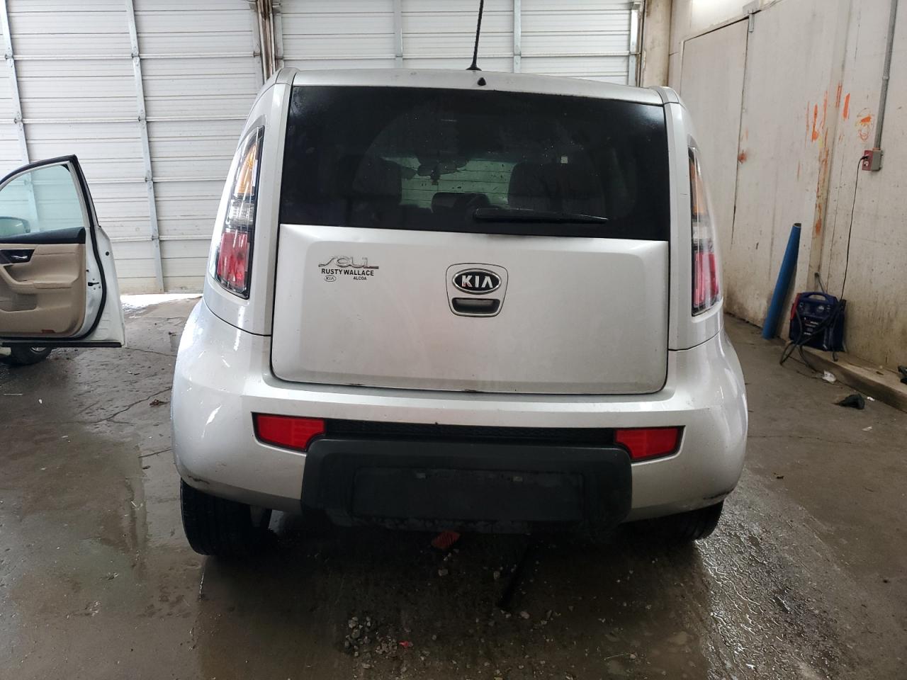 2011 Kia Soul + VIN: KNDJT2A2XB7708287 Lot: 78466584