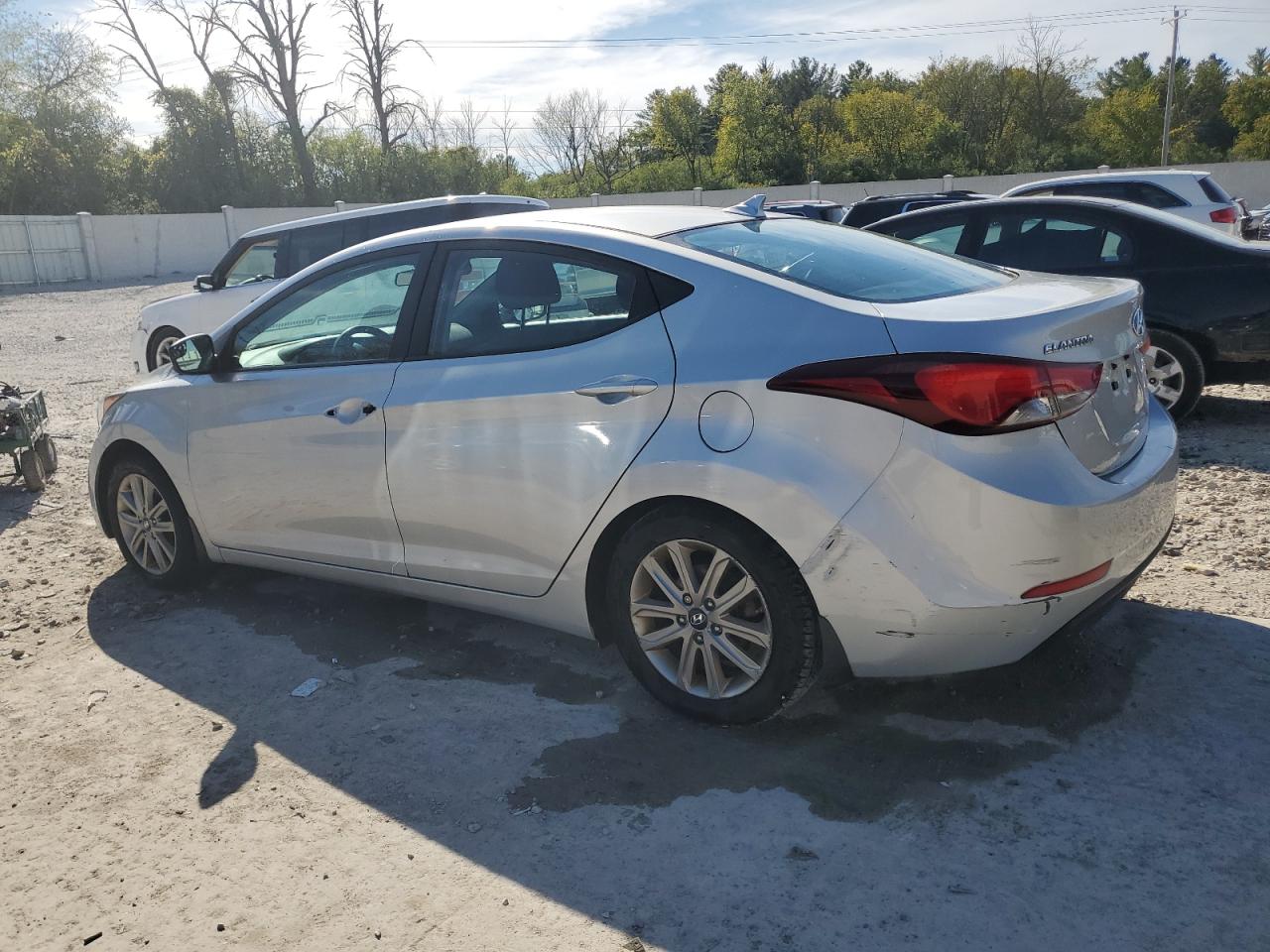 5NPDH4AE2FH631341 2015 HYUNDAI ELANTRA - Image 2