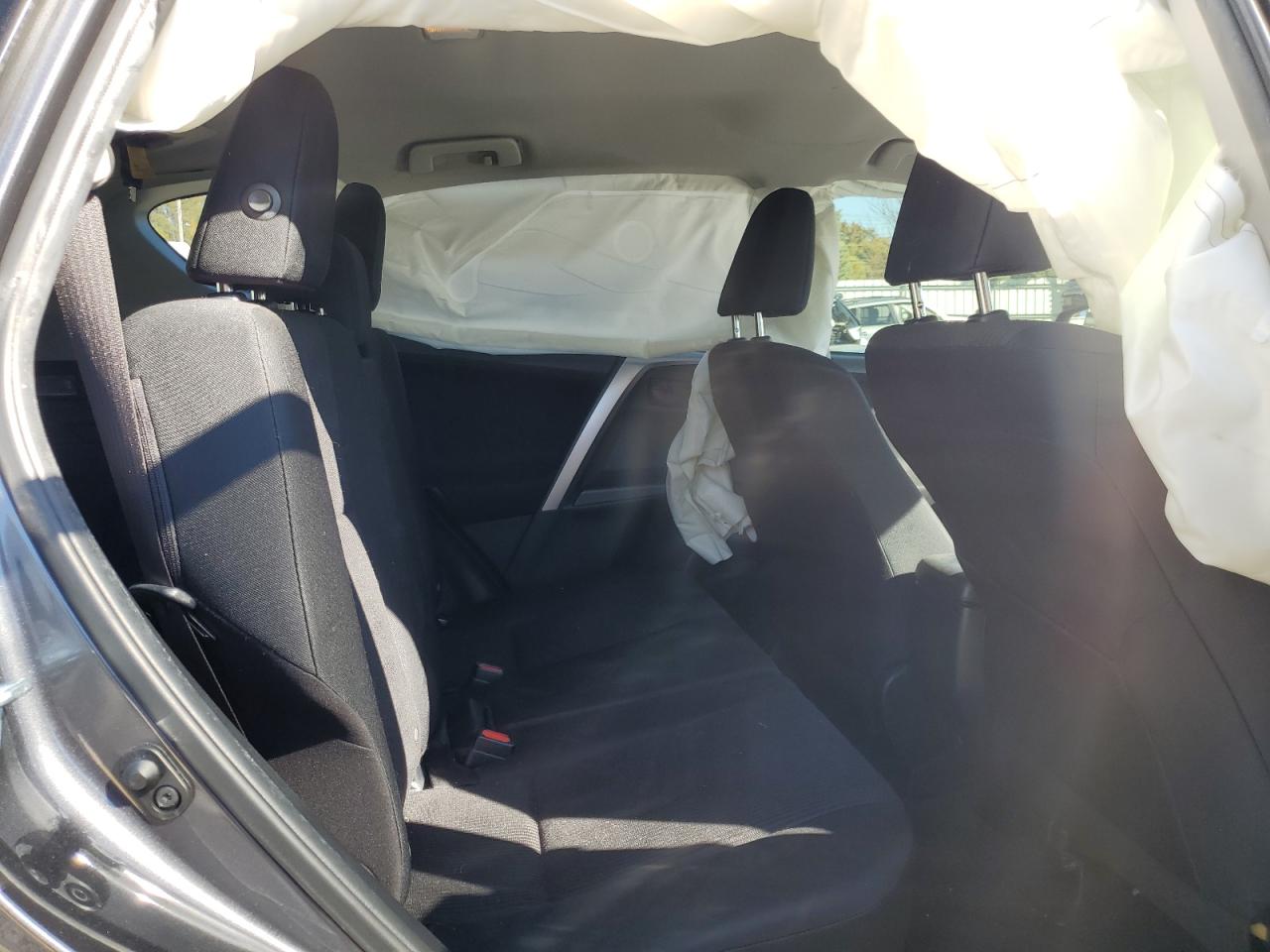 2017 Toyota RAV 4 - Image 11