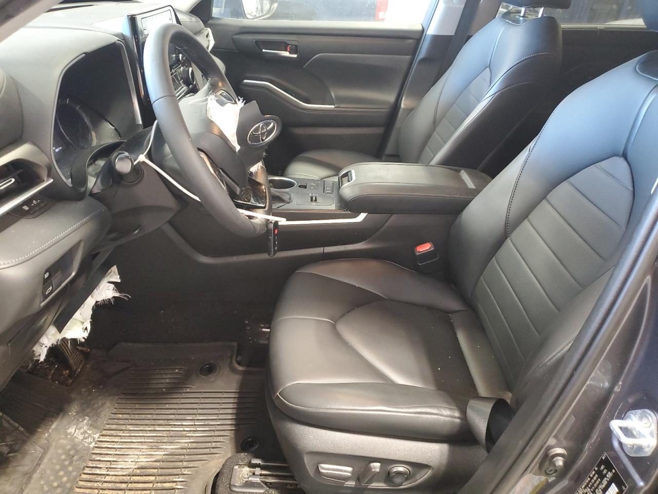 2021 Toyota Highlander - Image 7