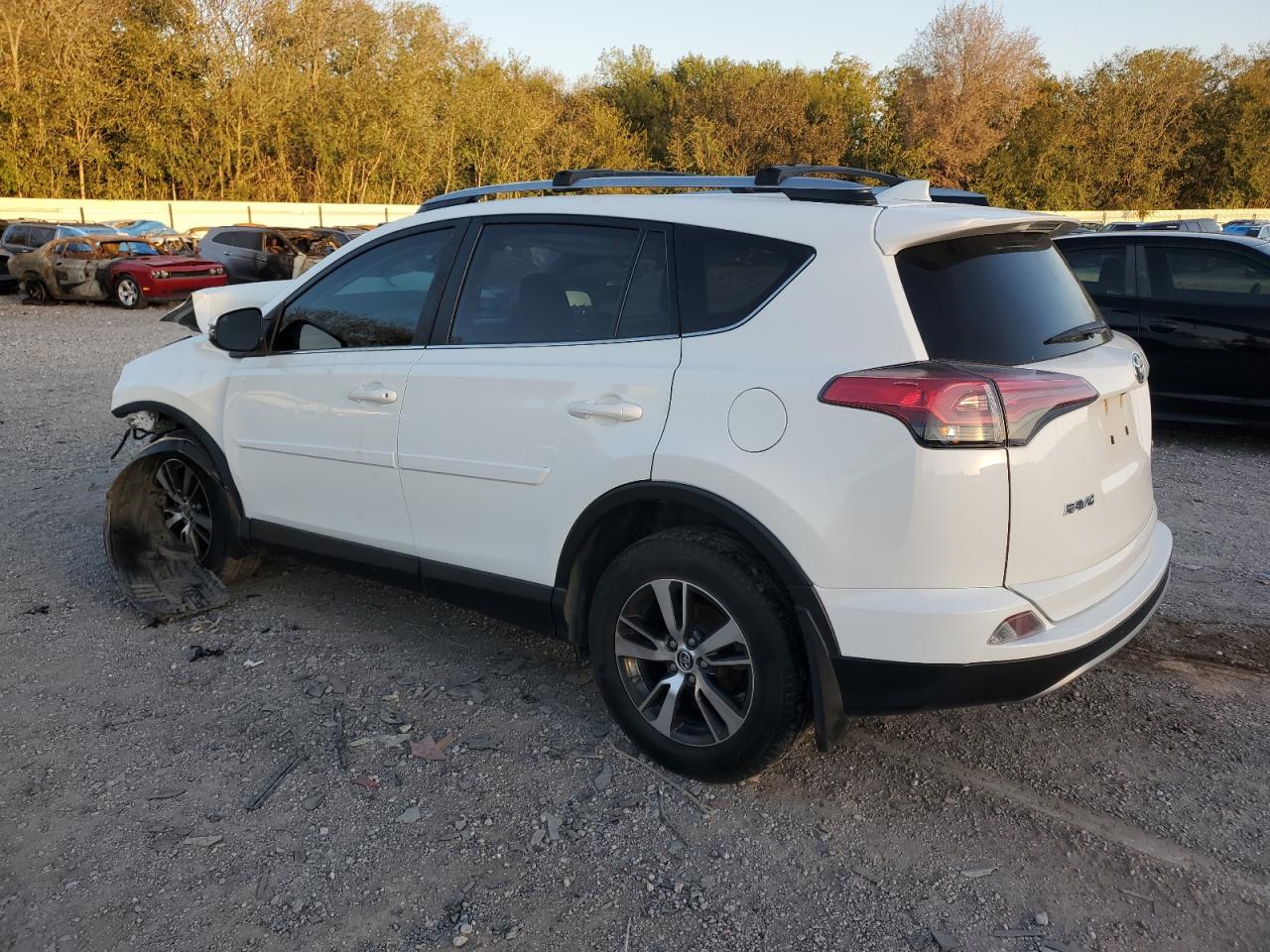 JTMWFREV6JJ724286 2018 Toyota Rav4 Adventure