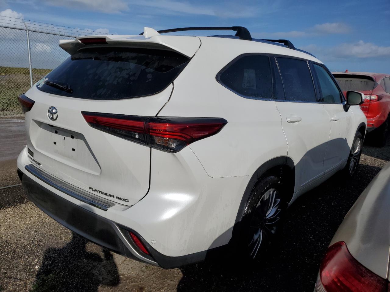 2022 Toyota Highlander - Image 3