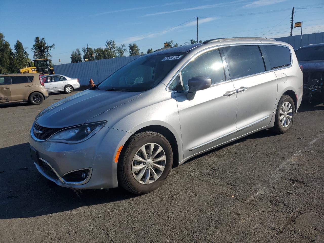 2017 Chrysler Pacifica - Image 1