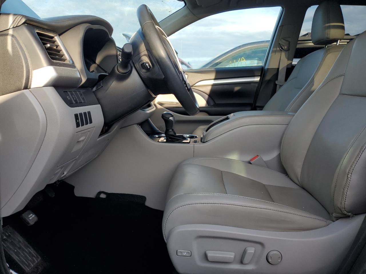 2019 Toyota Highlander - Image 7