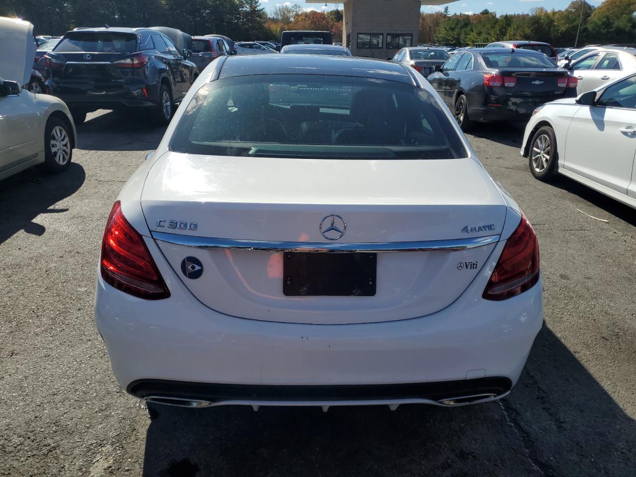 2015 Mercedes-Benz C 300 4Matic VIN: 55SWF4KB1FU009975 Lot: 75874124