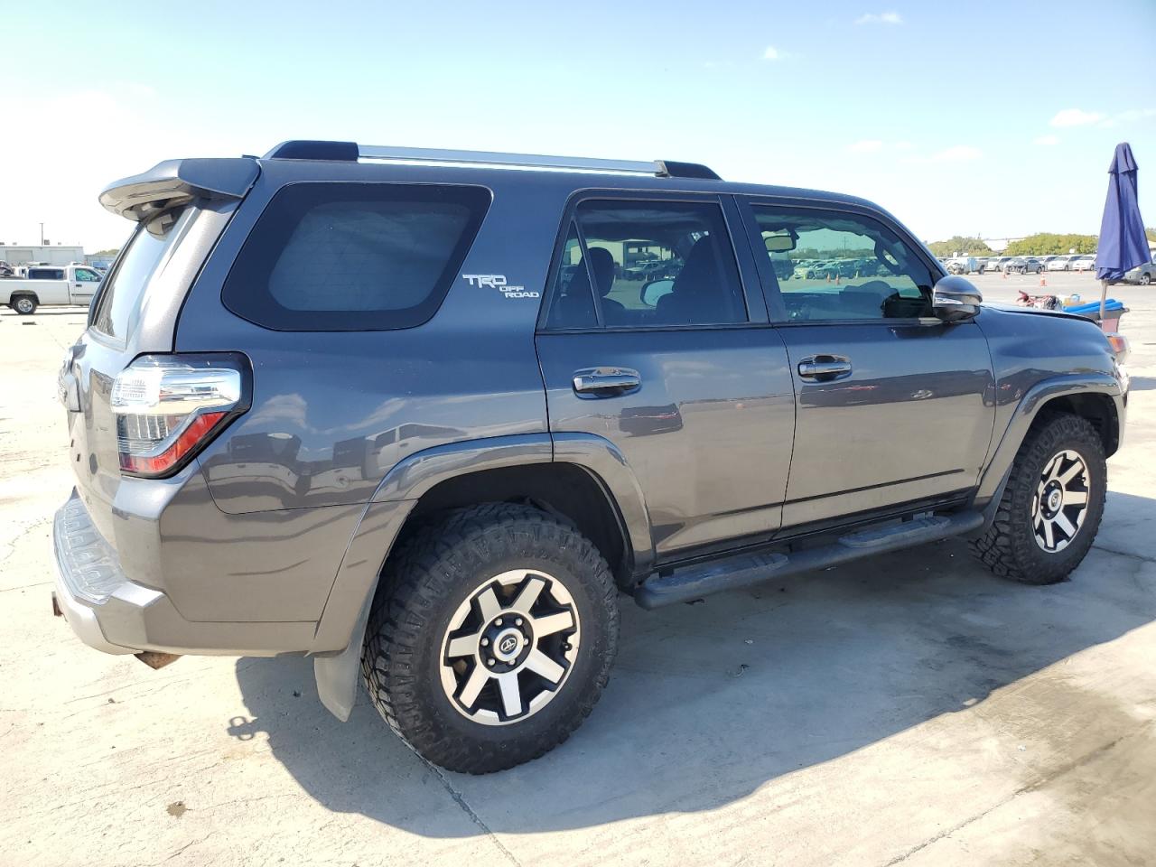 VIN JTEBU5JR3J5488268 2018 TOYOTA 4RUNNER no.3