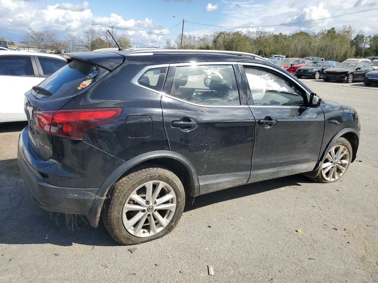 2019 Nissan Rogue - Image 3