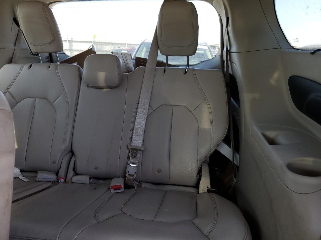 2017 Chrysler Pacifica - Image 10