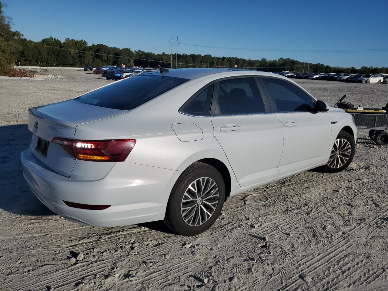 2019 Volkswagen Jetta - Image 3