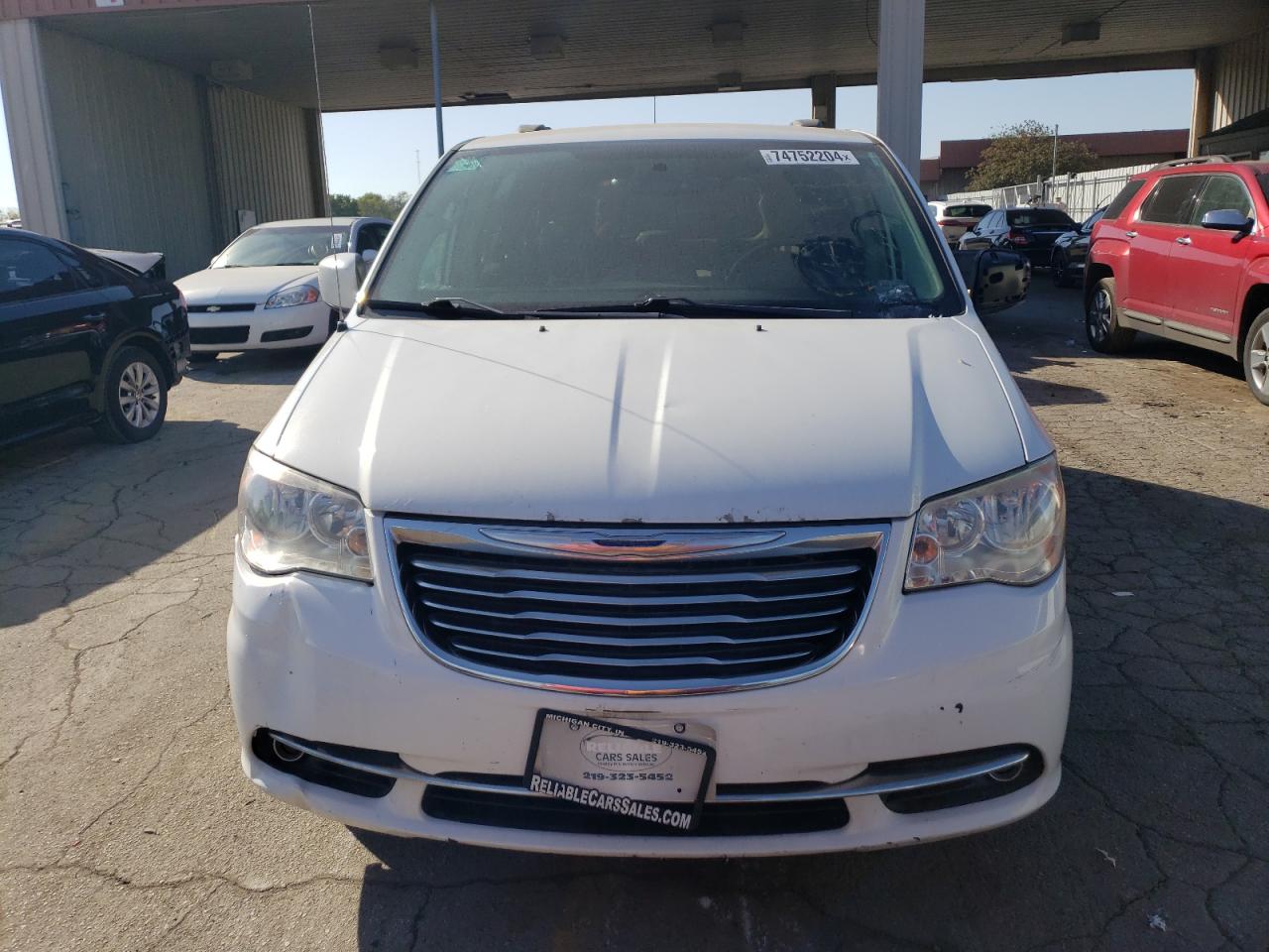 2016 Chrysler Town & Country - Image 5