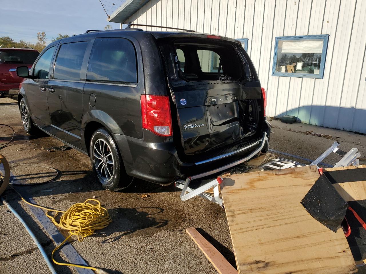 2019 Dodge Caravan - Image 2