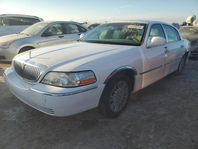 2006 Lincoln Town Car Signature Limited