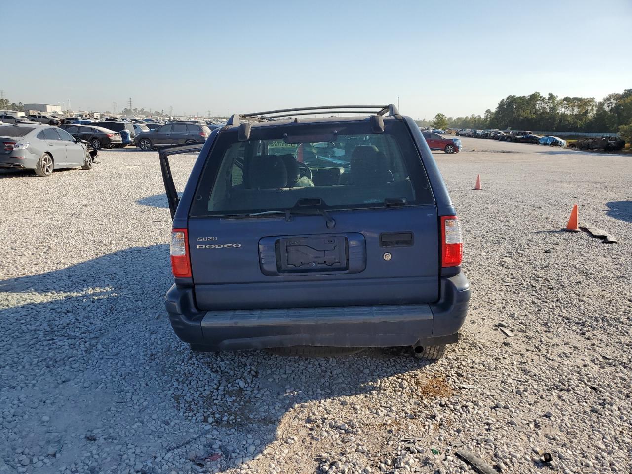 2002 Isuzu Rodeo - Image 6