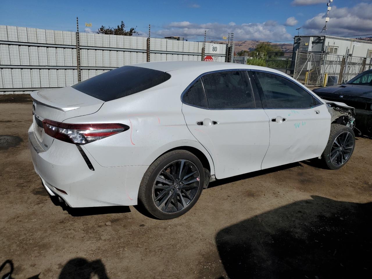 VIN 4T1B61HKXJU056973 2018 TOYOTA CAMRY no.3