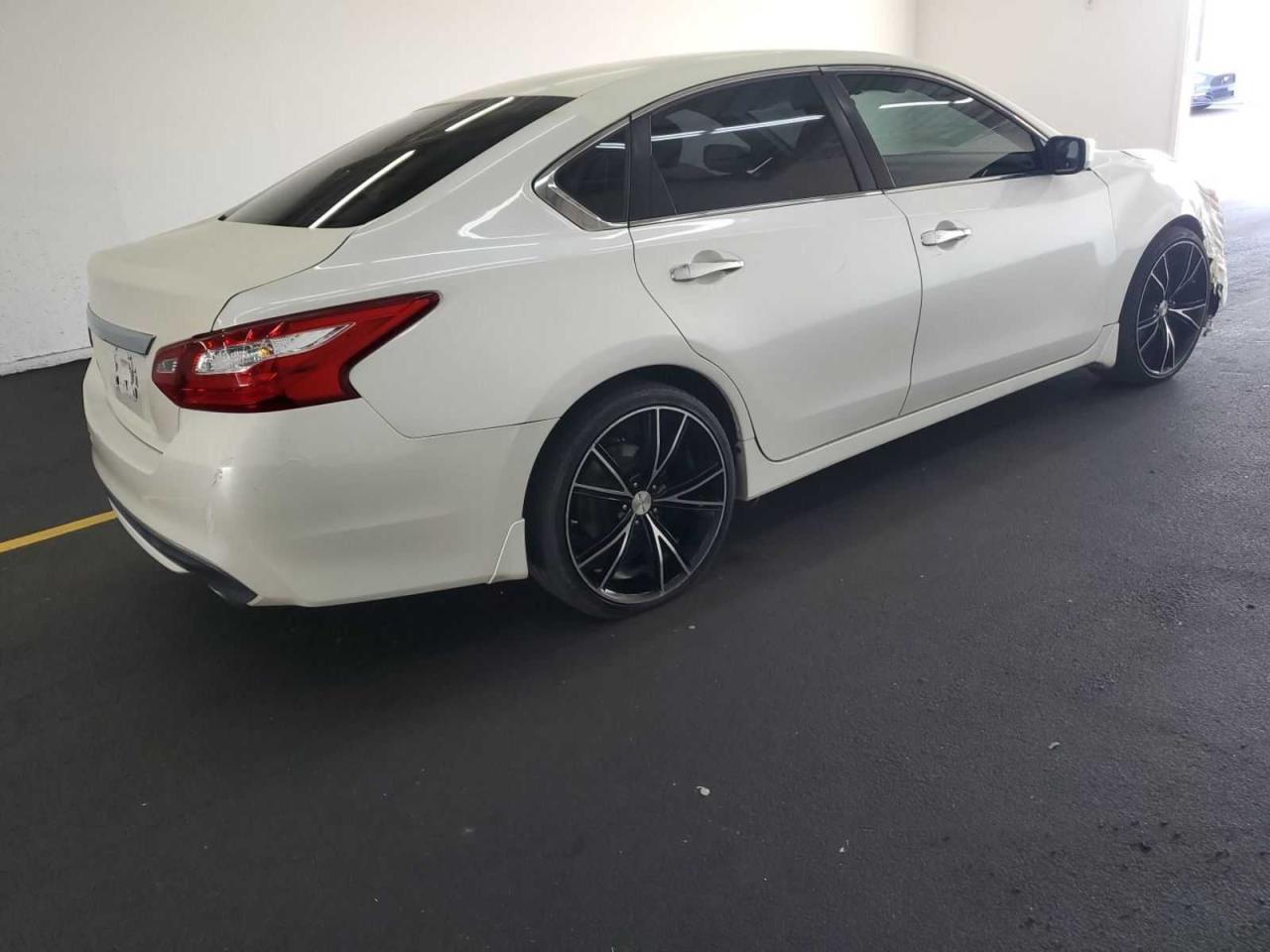 2016 Nissan Altima - Image 3